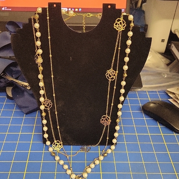 VINTAGE Rose Gold White Pearl Faux 38" Necklace - Picture 1 of 3